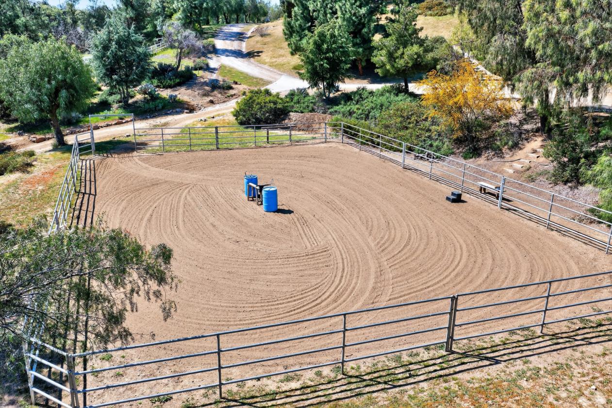 Private Sanctuary in La Cresta Equestrian Community - photo 4