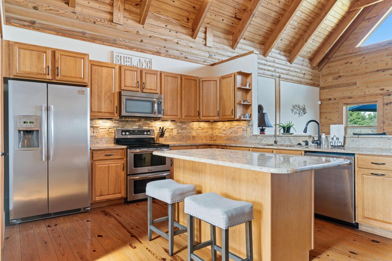 Modern log home and equestrian property with views - photo 16