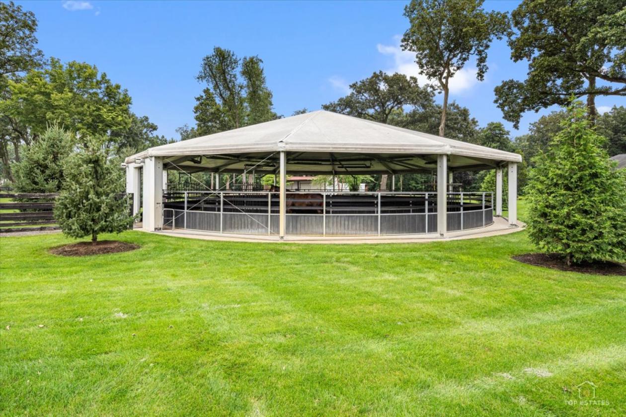 Truly exceptional world-class equestrian facility - photo 18