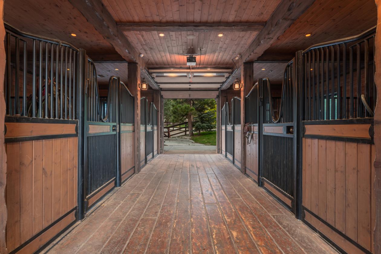 Luxury Equestrian Estate in the Mountains - photo 29
