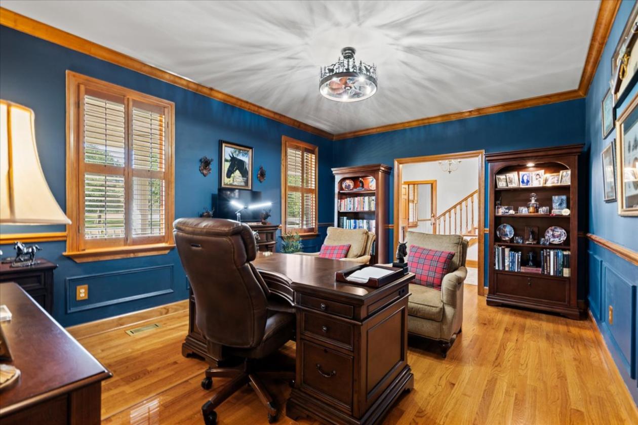 Remarkable 20-Acre Private Estate - photo 15
