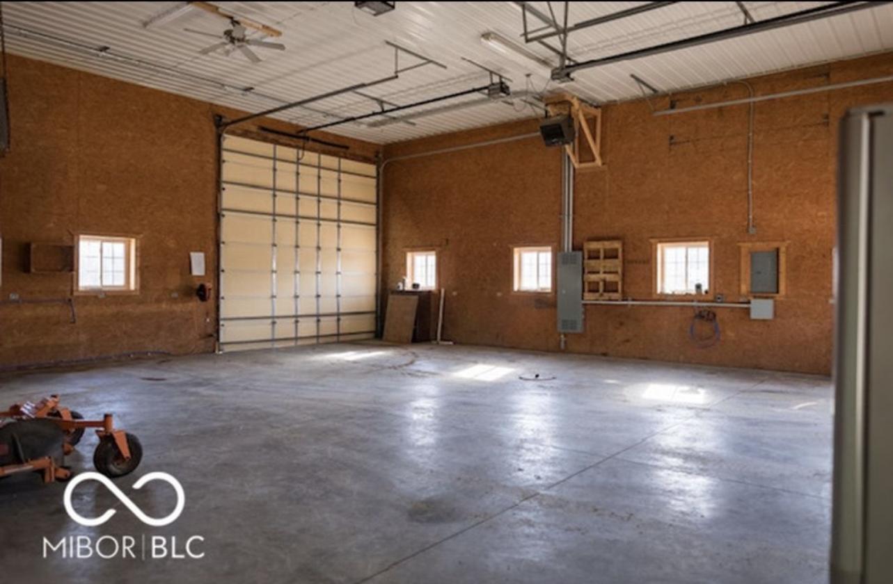 Private horse property with a modern touch! - photo 15