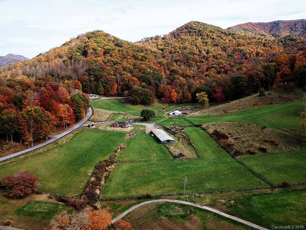 Unbelievable Mountain Views from this Horse Farm Waynesville, Haywood