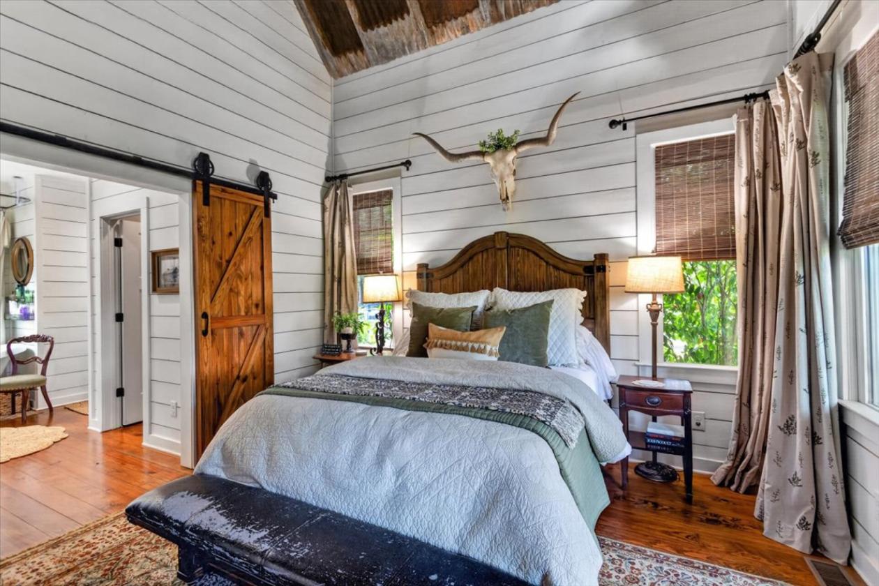 Luxury equestrian estate with 2 guest quarters - photo 24