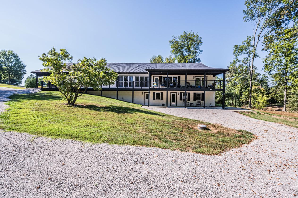 A Home Place Where Quiet Life Meets Horse Country - photo 17