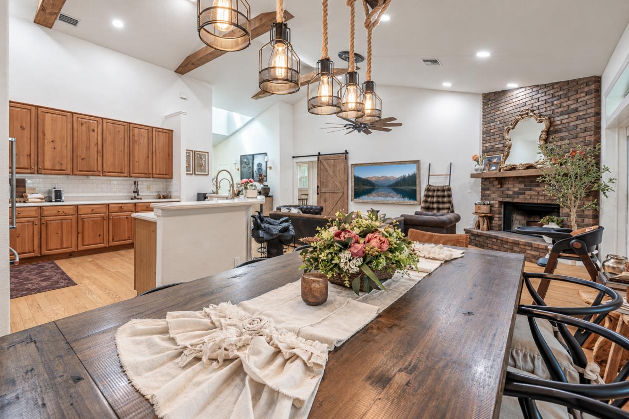 Restored 90s Chic Equestrian Estate - photo 19