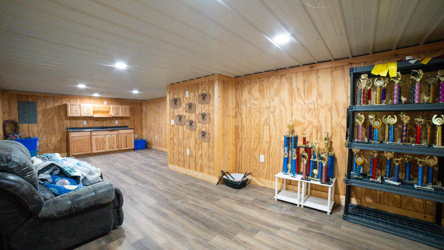 47 acre Equestrian Dream Barn with Remodeled Home - photo 9