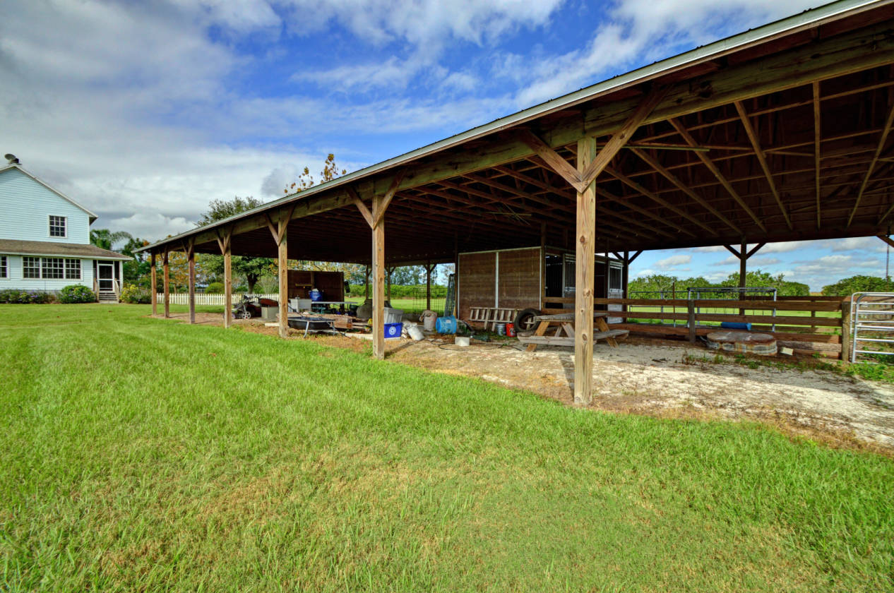 Enjoy the Country Life on a 20 Acre Farm Home! Vero Beach, Indian
