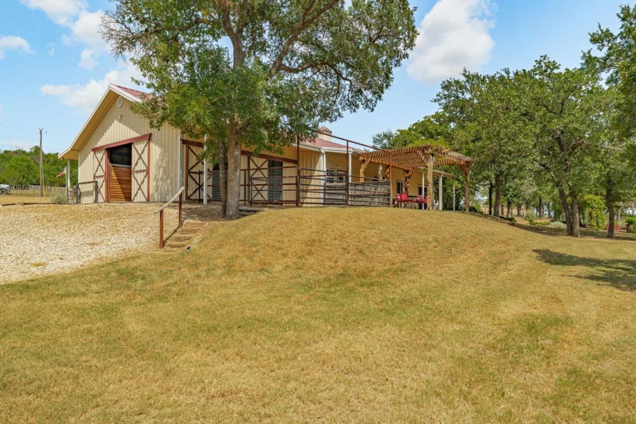 10 Acre, 3/2, Horse Property in Horsemans Ranch - photo 24
