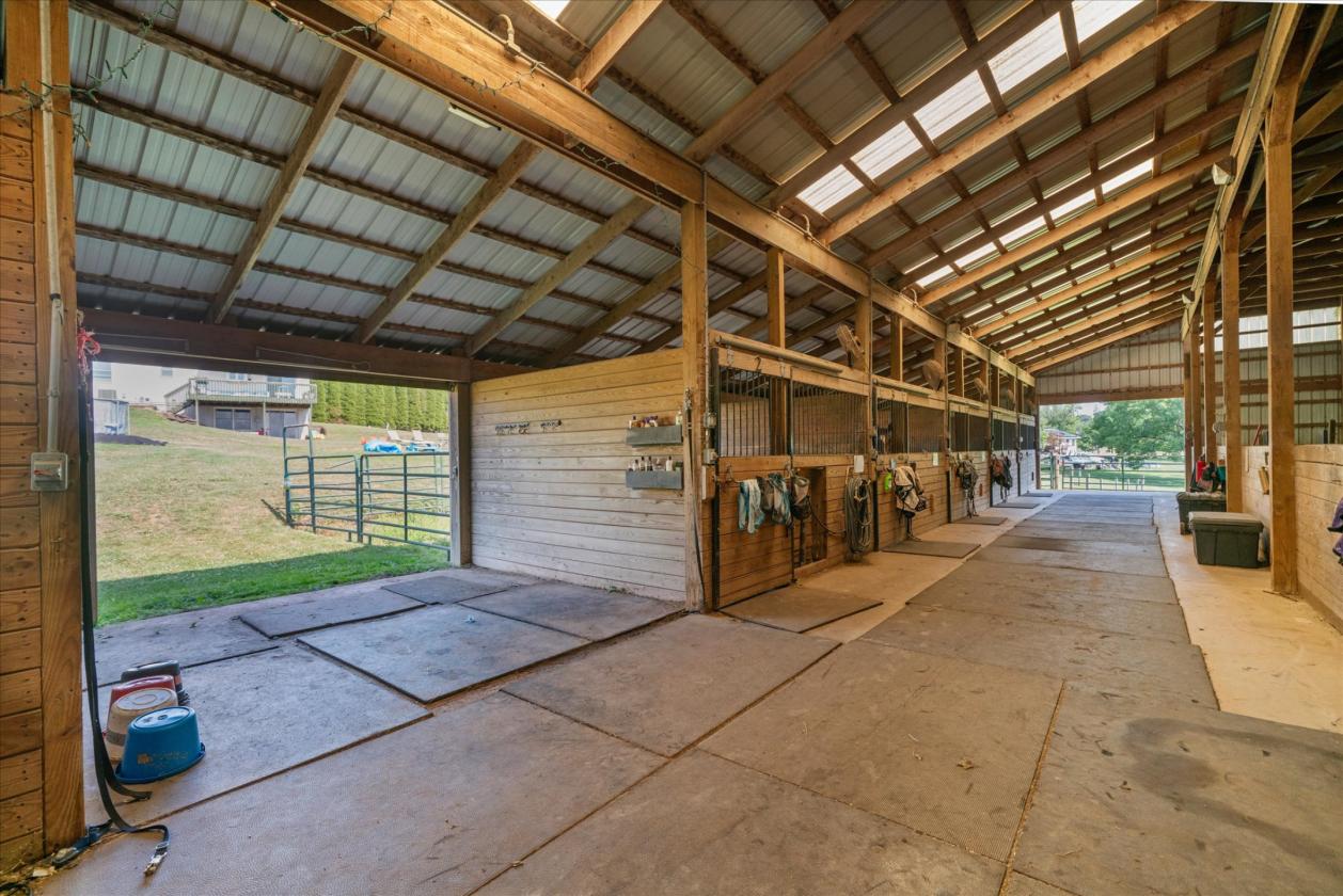 Horse property with large indoor arena - photo 8