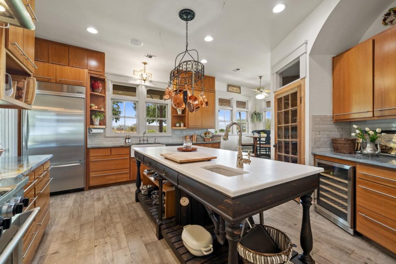 Hilltop Retreat - Modern Craftsman Architecture - photo 12