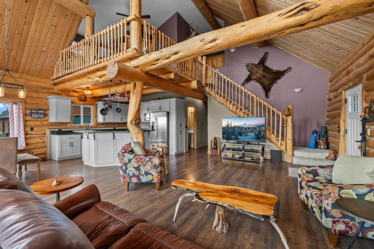 Rustic Elegance in Central Oregon w/ Barn & ADU - photo 4