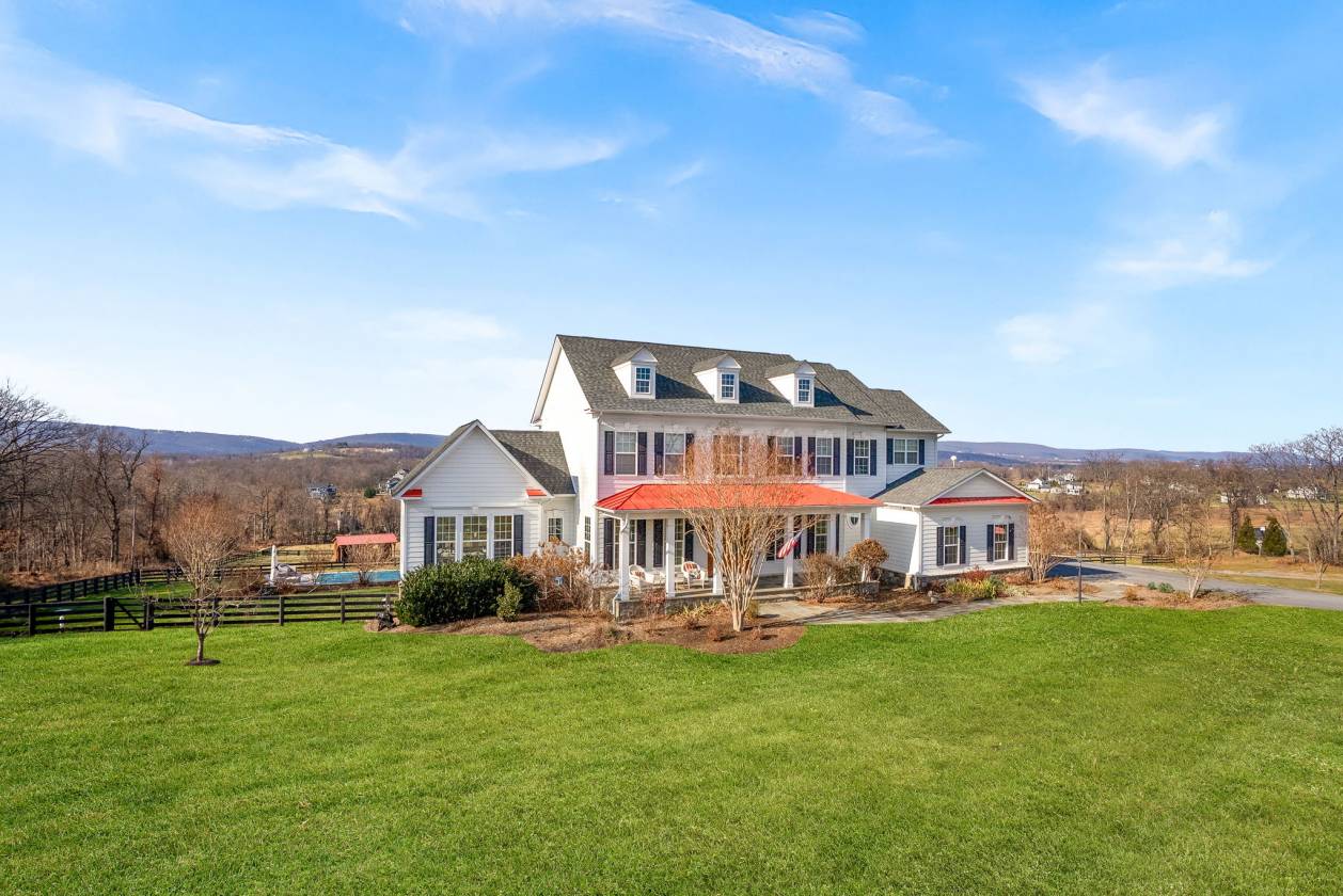 Horse Property for sale.