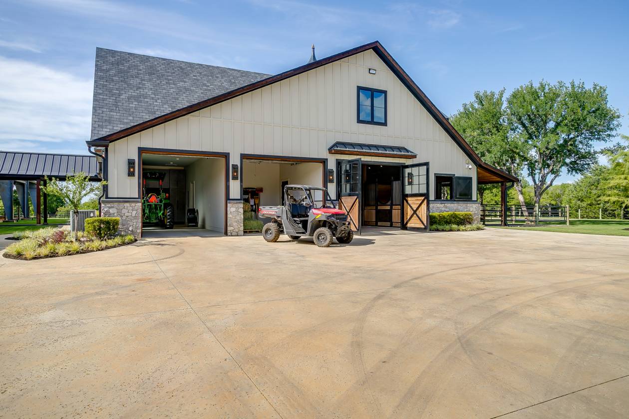 TK Trails | 8-Stall Barn | Covered Arena - photo 25