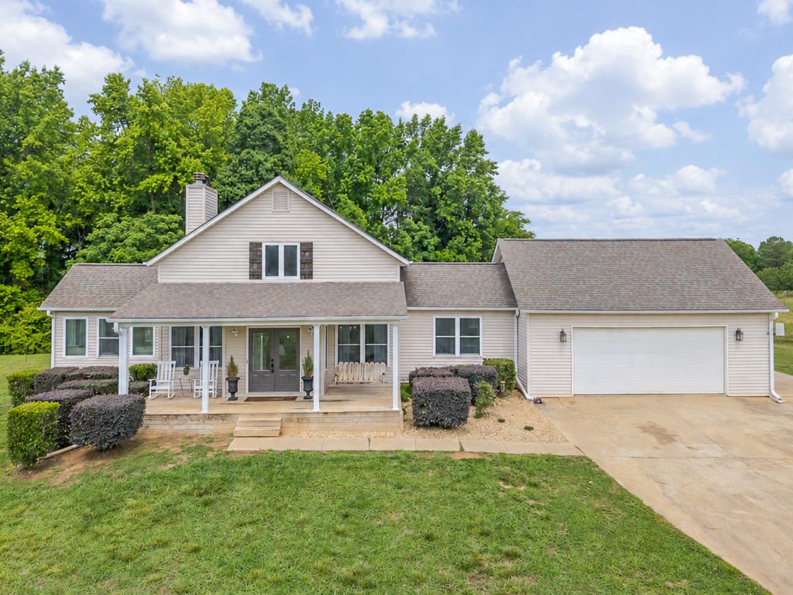 Remodeled Farmhouse in Private Community - photo 1