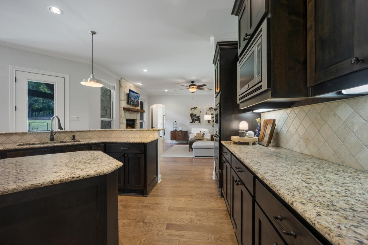 Luxury Ranch Retreat on 11.66 Acres near Dallas - photo 14
