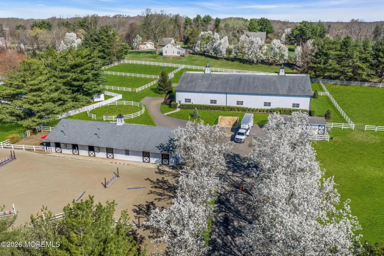 Remarkable Equestrian Estate on 6 Acres - photo 20