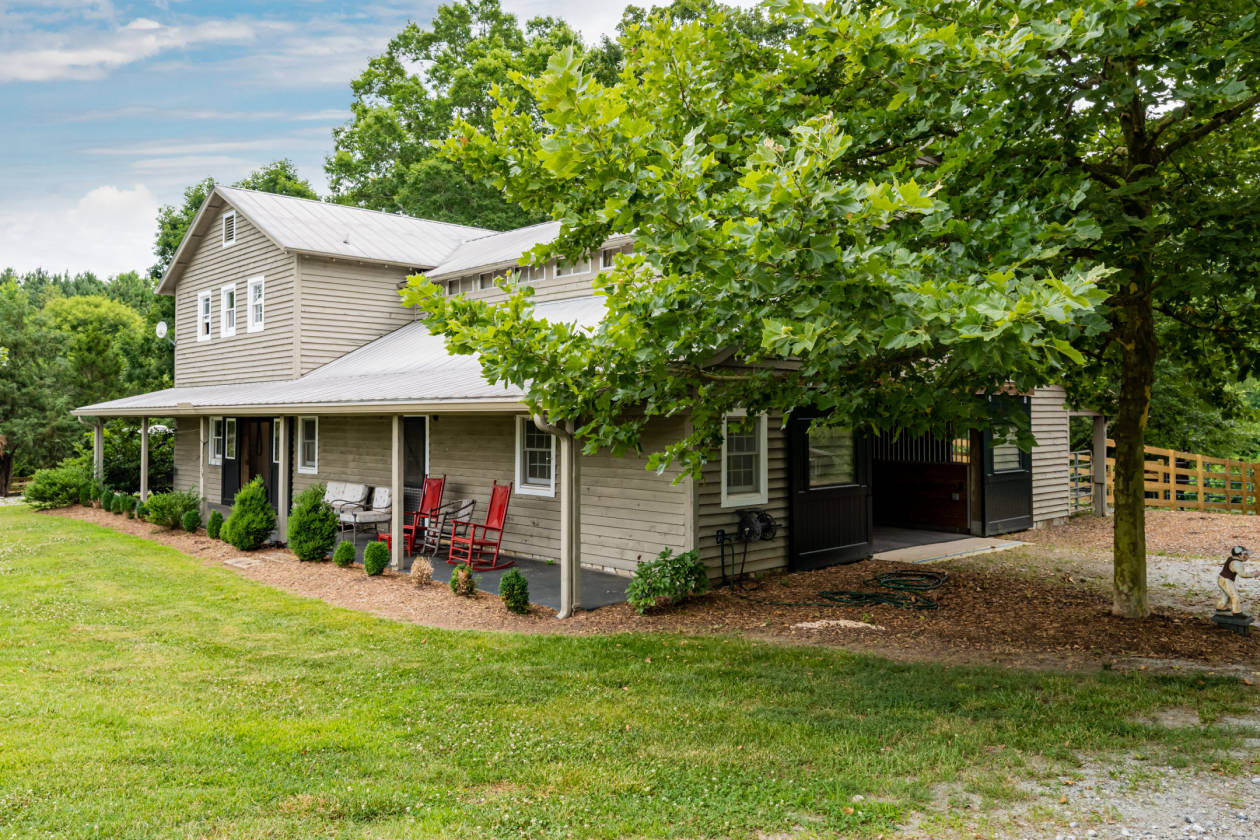 In the heart of Horse country 320 Turkoman Trail... Campobello, Spartanburg County, South
