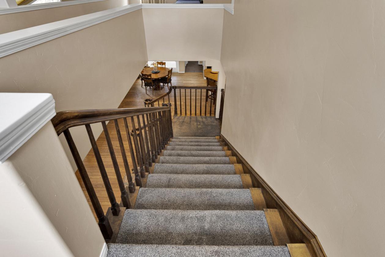 Beautifully updated horse property - photo 19