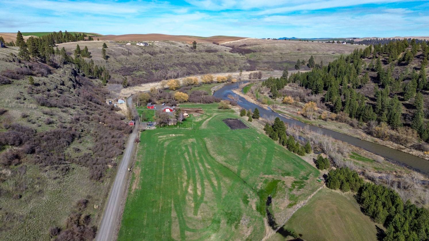 Beautiful homestead on 28 acres - photo 30