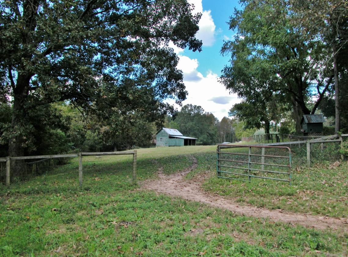 Charming Small Farm on 5 Acres Maysville, GA Maysville, Banks