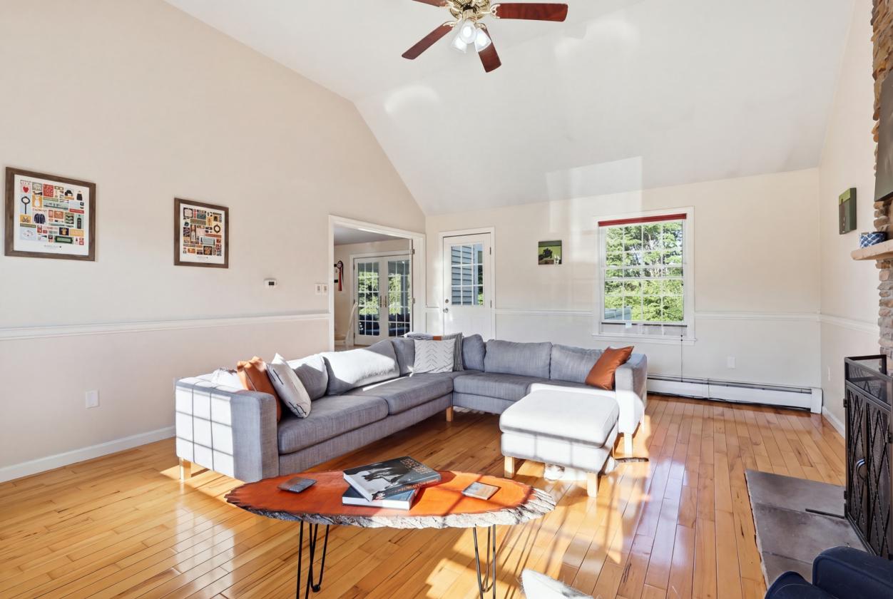 6 Acres, 3 Pastures & A Home That Has It All - photo 9
