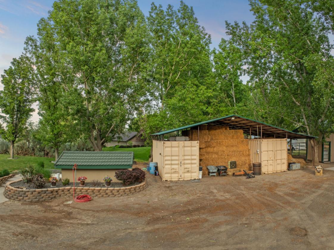 Legacy Equestrian Property with Jaw Dropping Views - photo 28