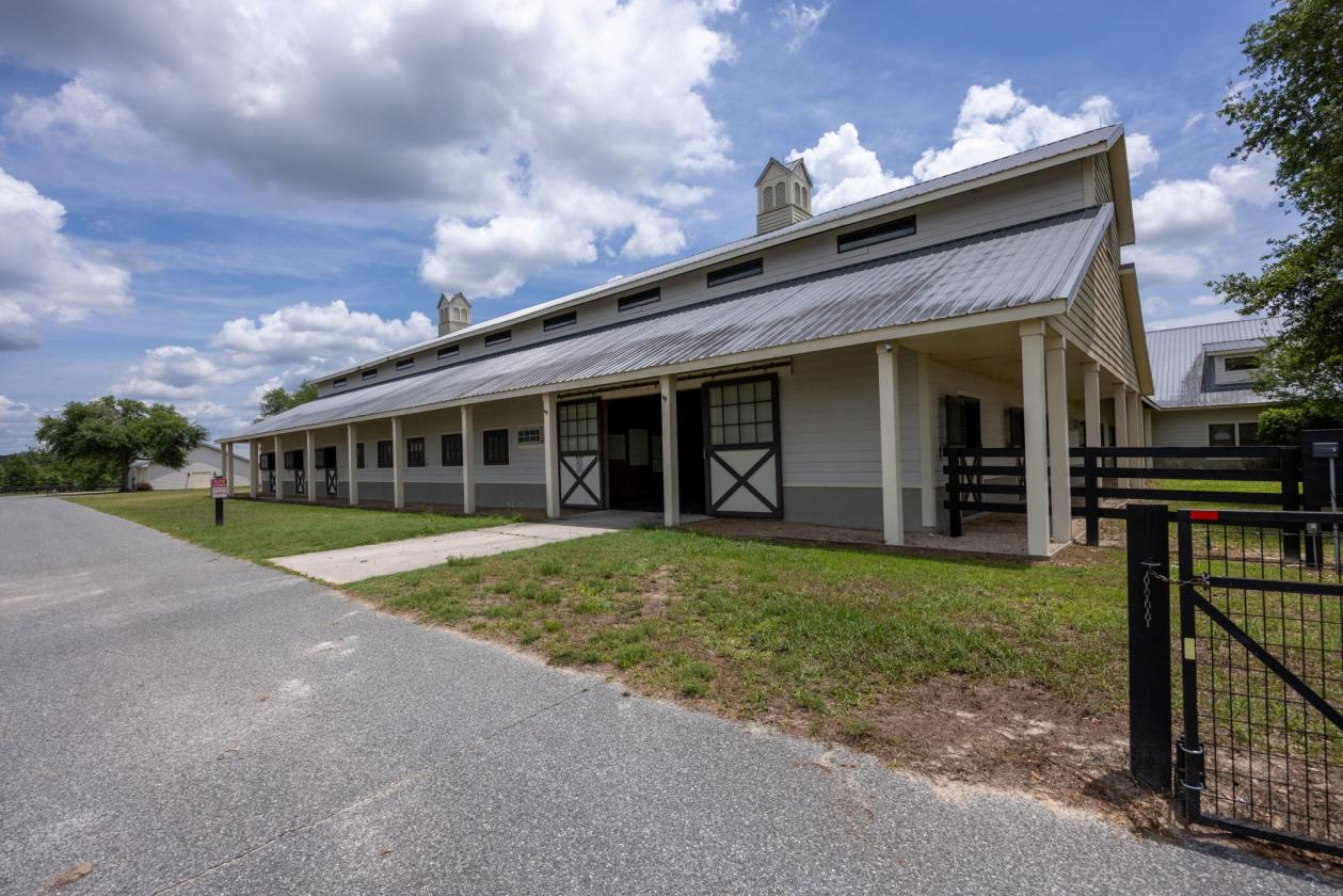 Equestrian elegance meets peaceful North Florida - photo 23