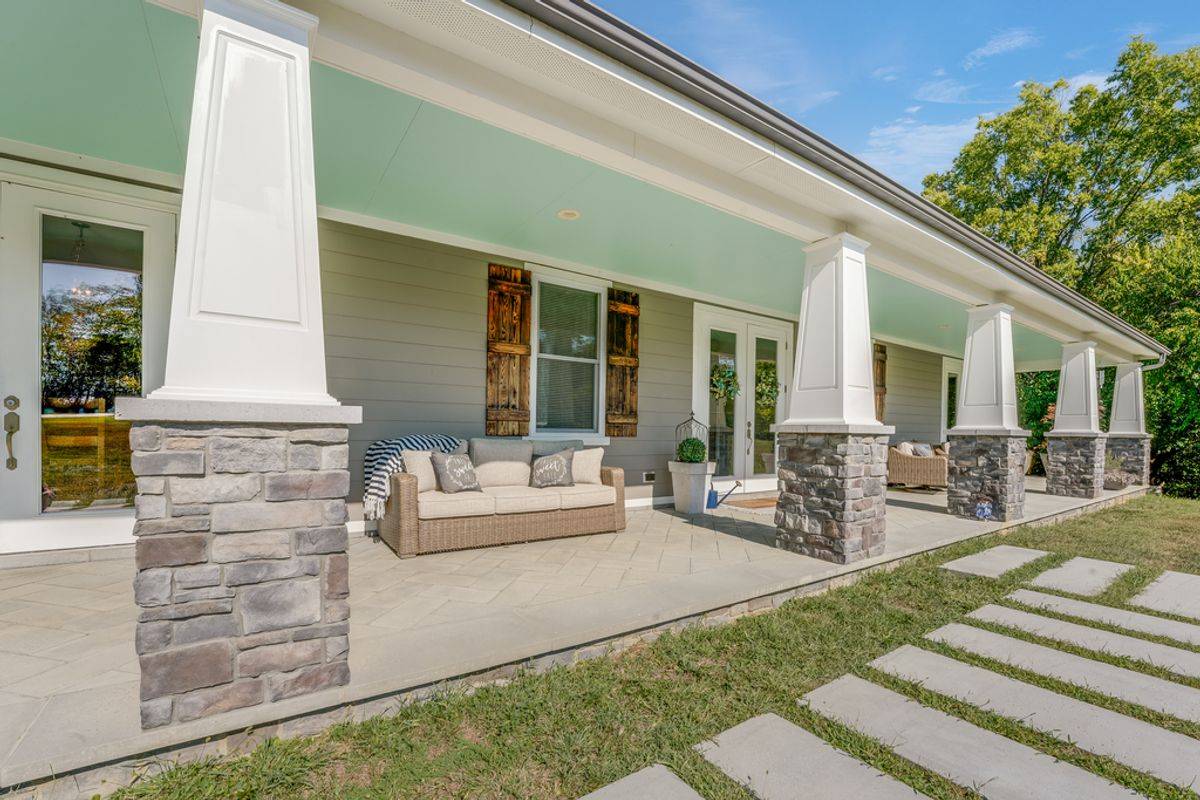 Horse Property for sale.