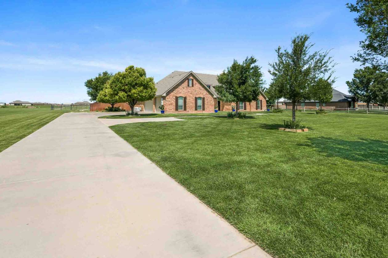 Horse Property for sale.