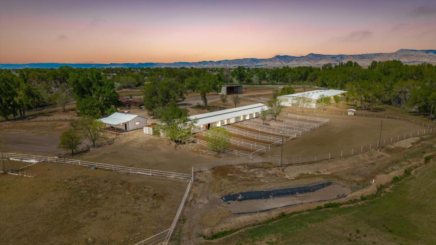 Rare equestrian sanctuary set on over 14 acres - photo 23