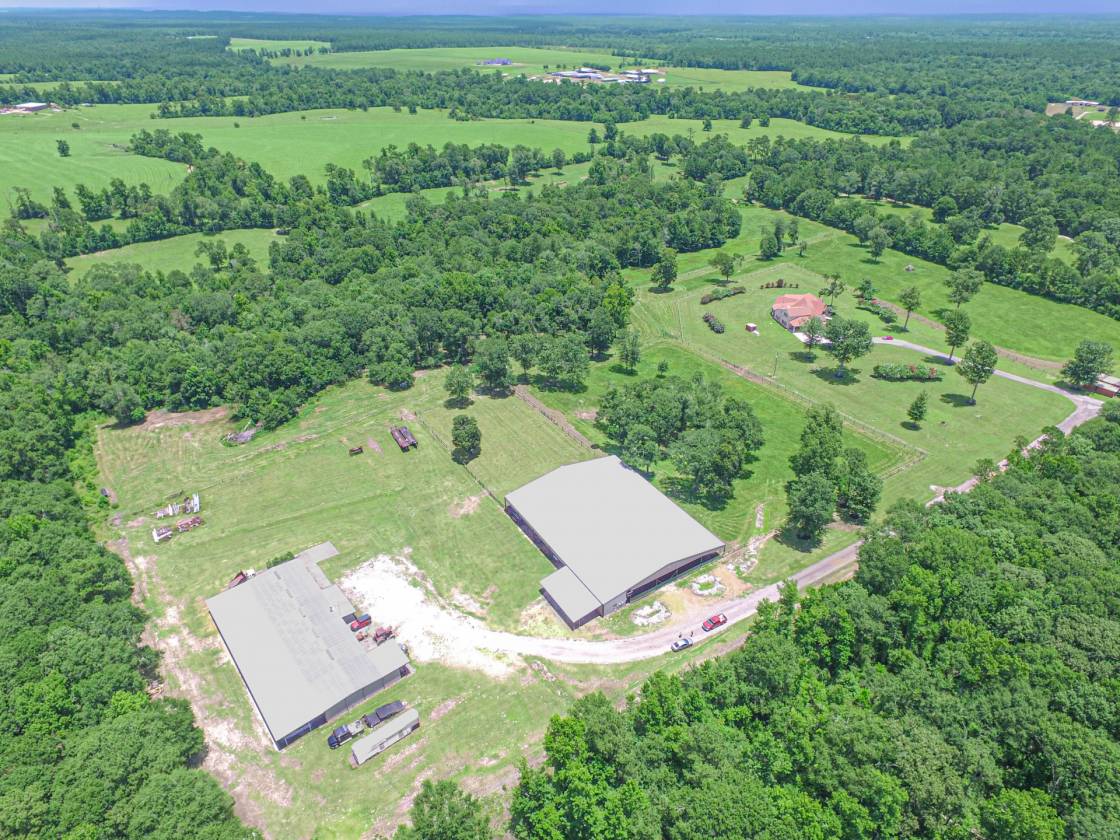Stunning Home and Equestrian facility - photo 3