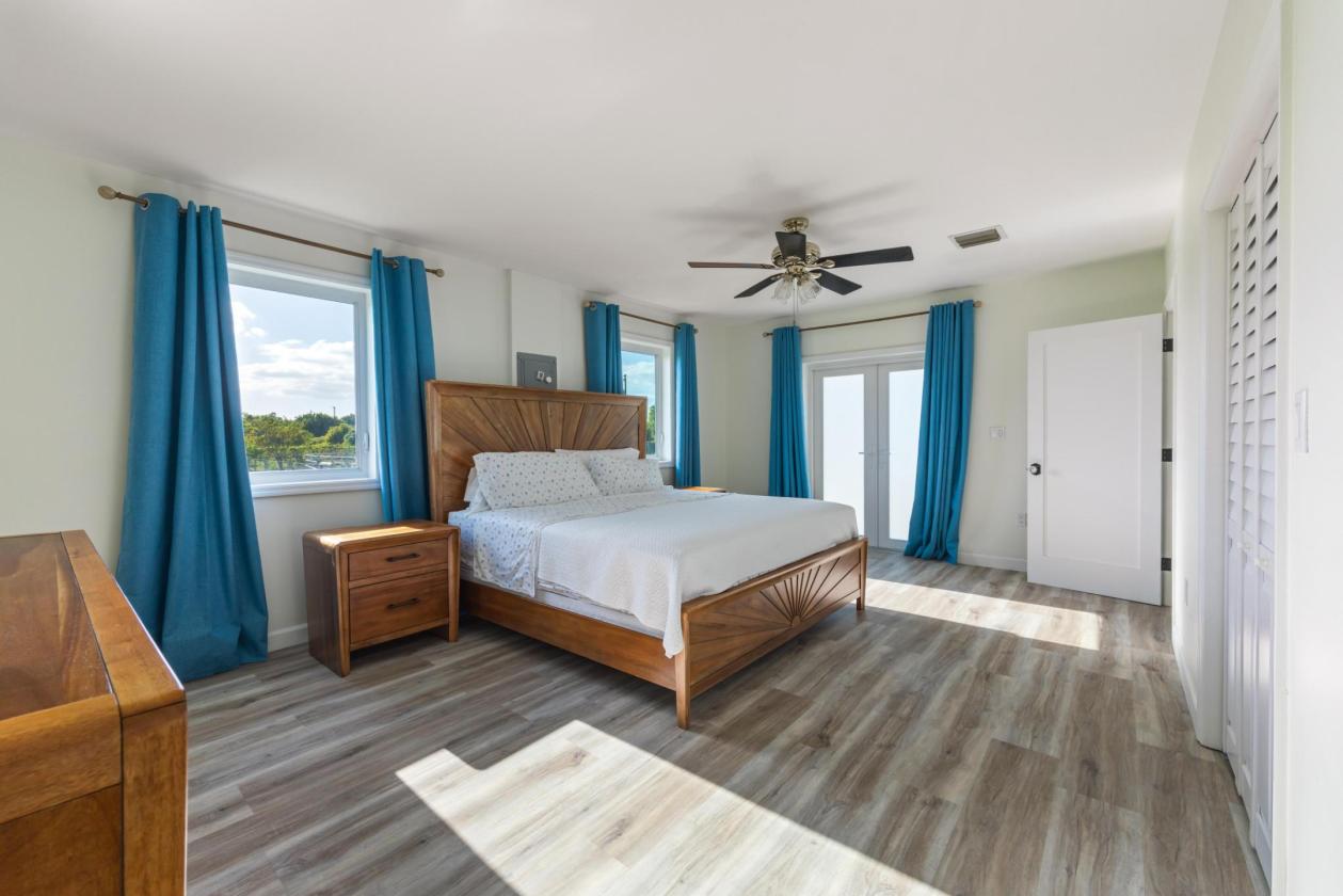 Luxury Home | 2-Stall Barn | Round Pen | Paddocks - photo 18