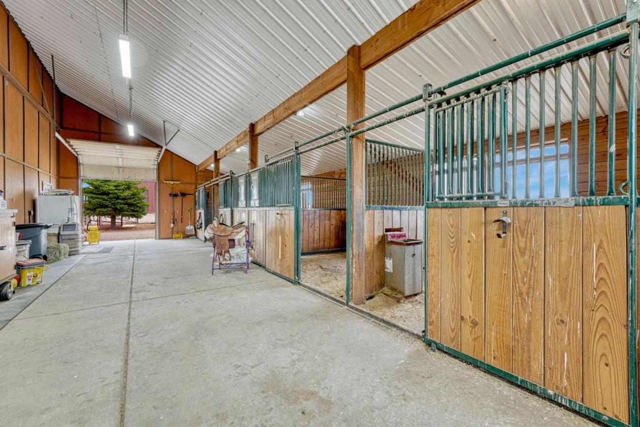 Timeless Equestrian Living Made for Entertaining - photo 7