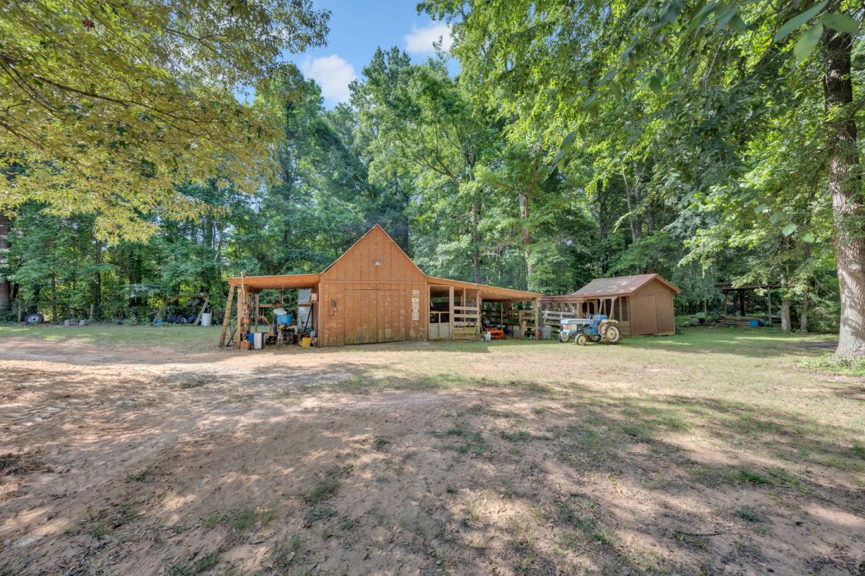Great piece of property for a small horse farm - photo 24