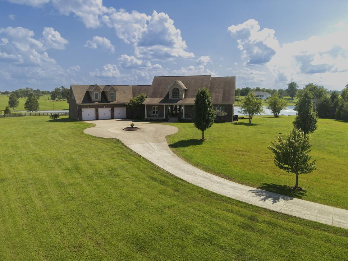 LUXURY HOME IN AMAZING EQUESTRIAN COMMUNITY - photo 1