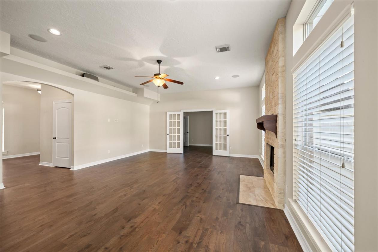 Beautiful country estate on over 4.75 acres - photo 12