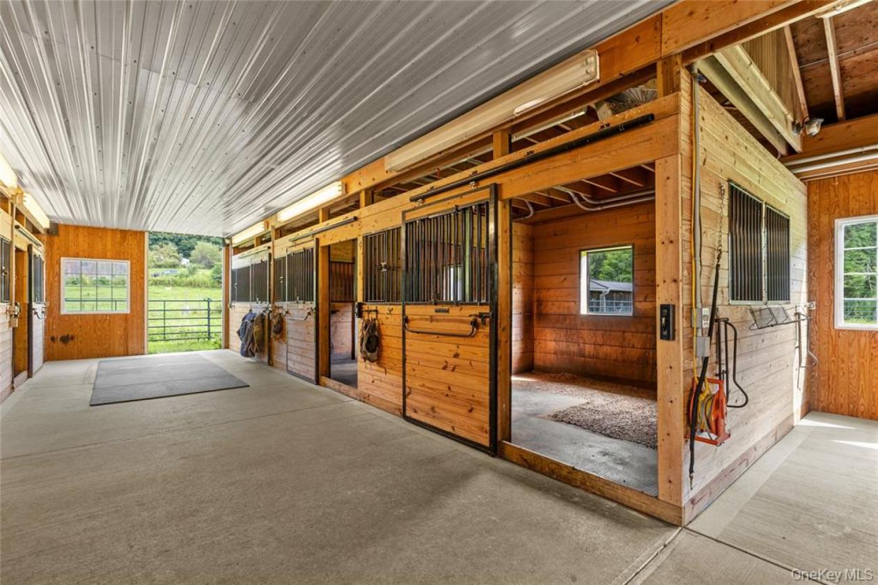 Spectacular 100+ Acre Equestrian Estate - photo 10