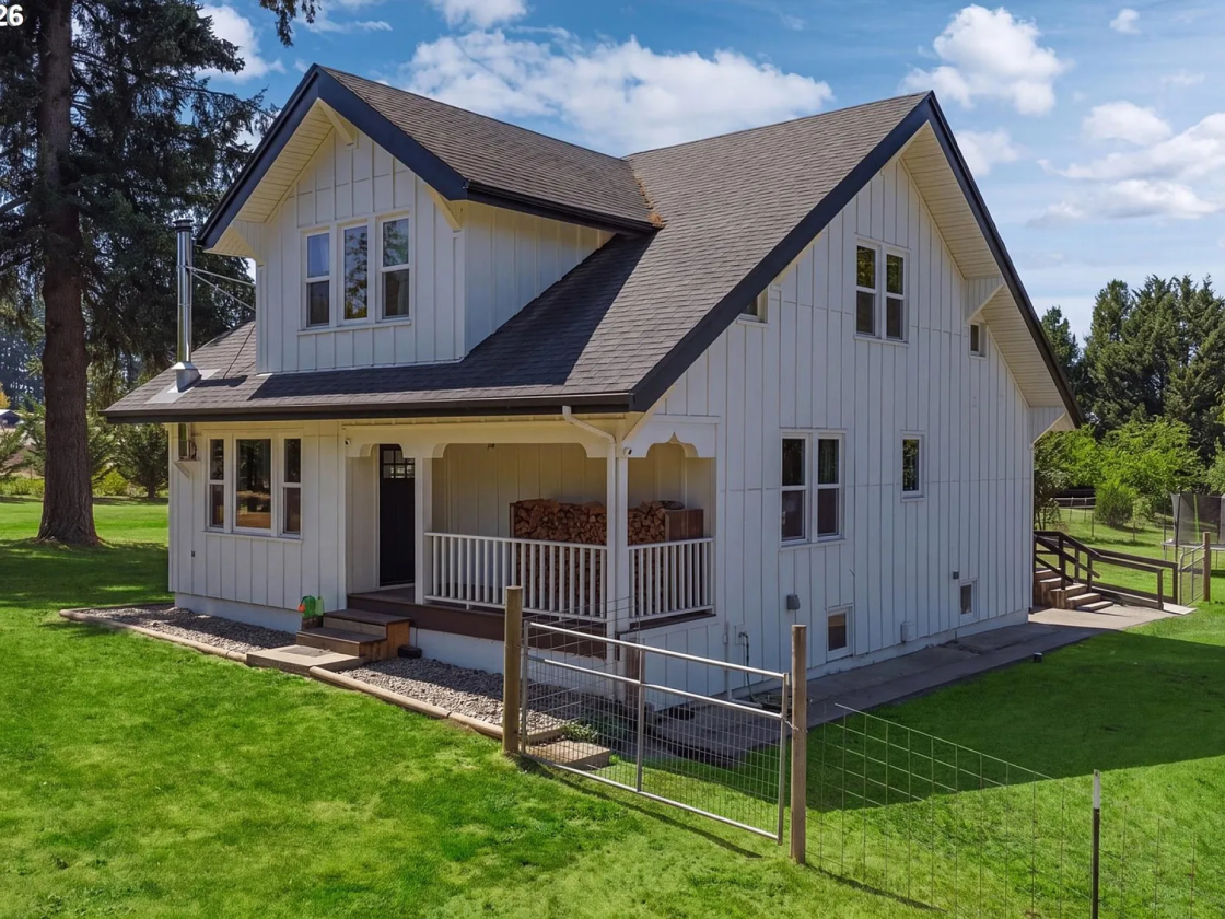 Luxury Equestrian Estate with 35 Stalls! - photo 2