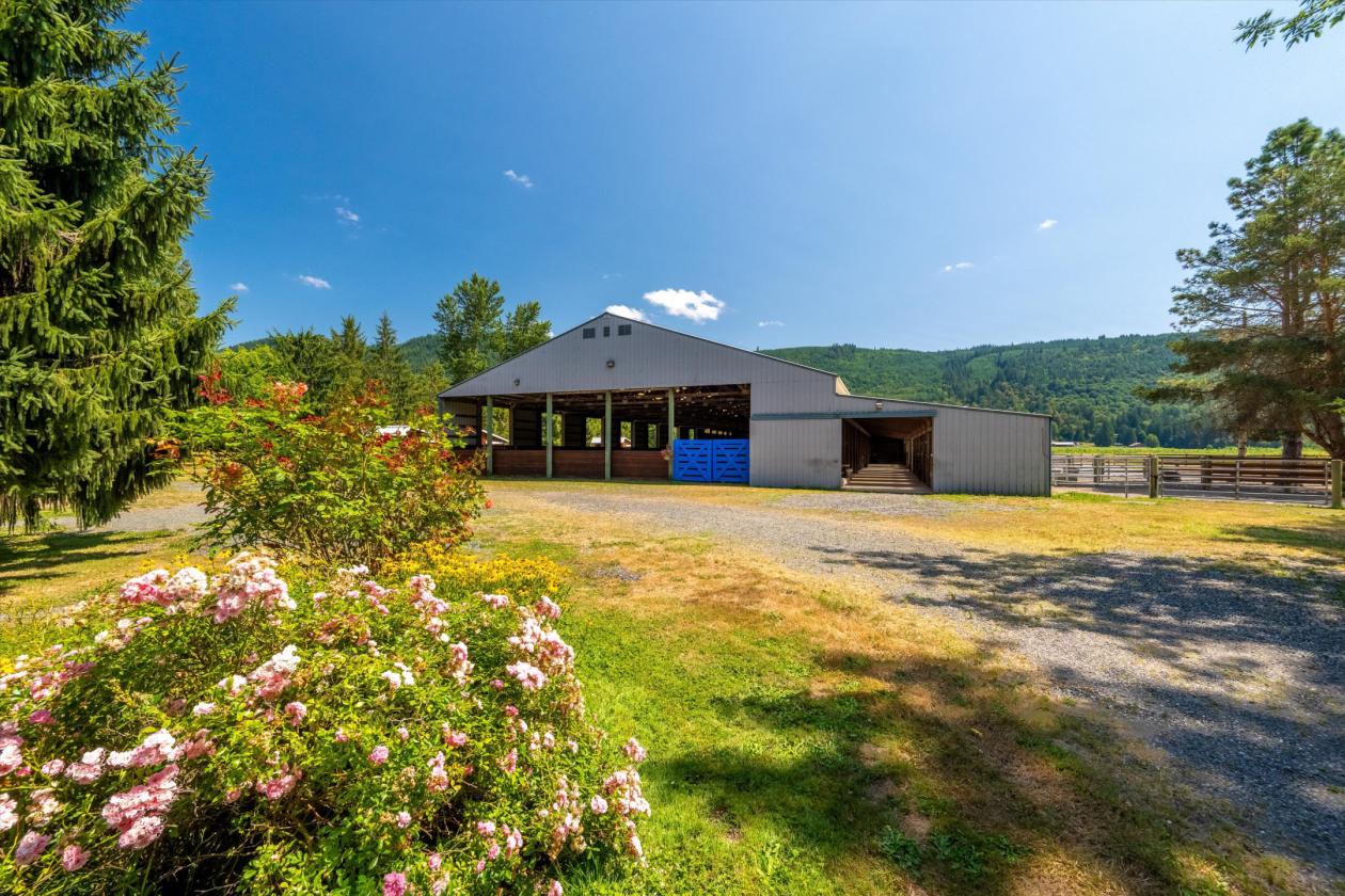 Blue Gate Farm - Equestrian Facility on 35 Acres - photo 1