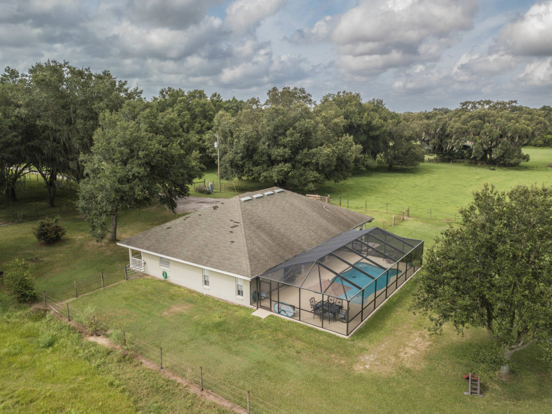 Beautiful Central Florida Estate. Cattle/ Horse farm with a Pool
