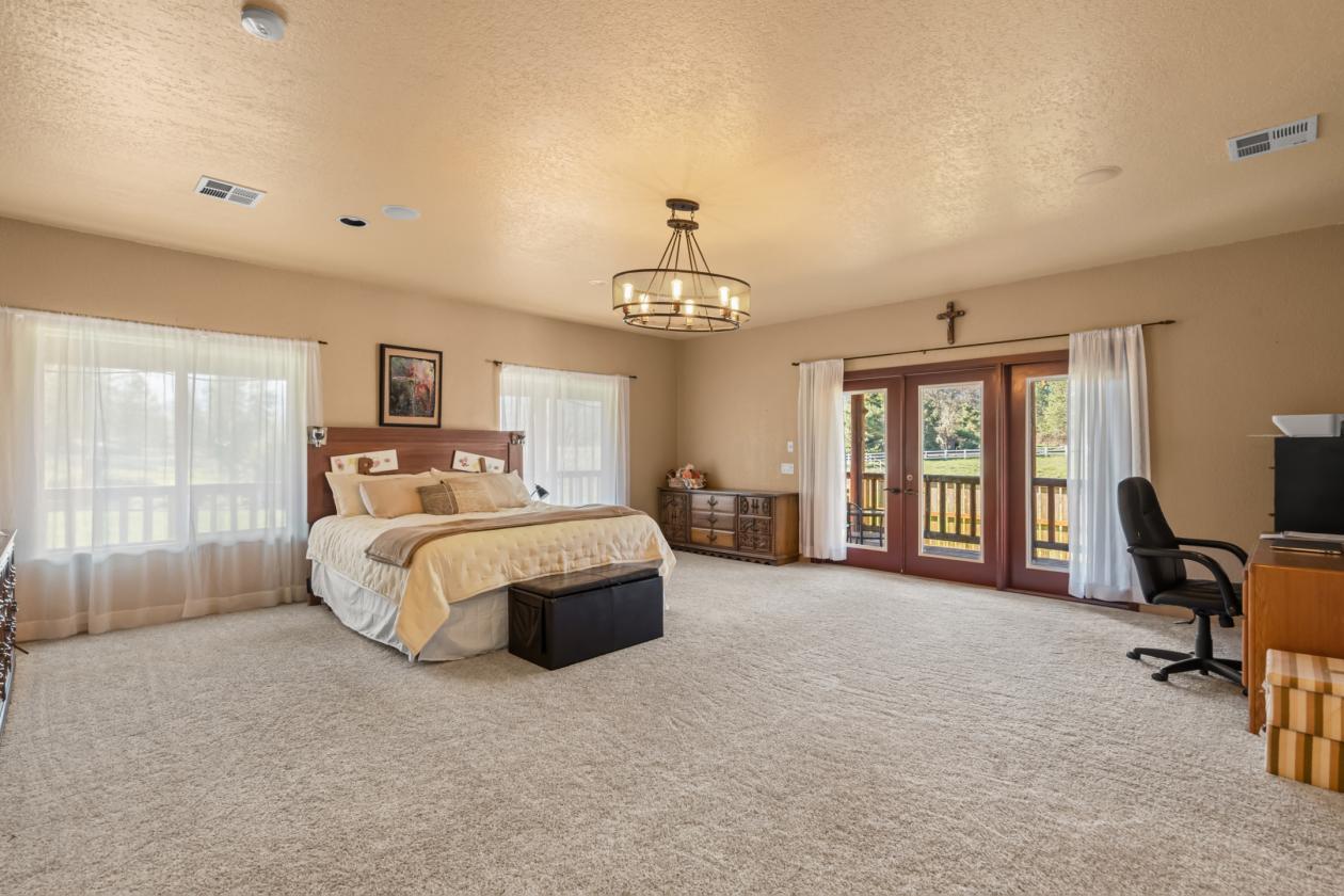 Amazing Horse Property in Southern Oregon - photo 21