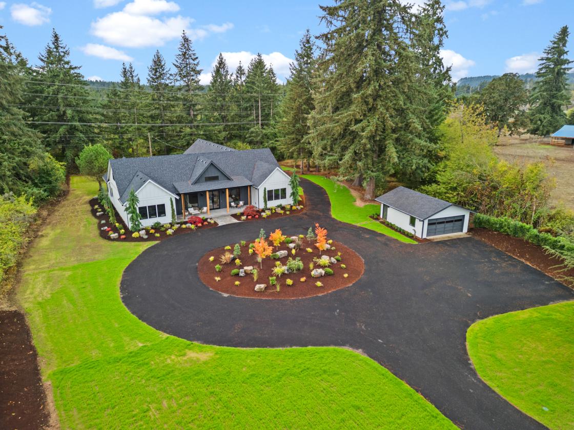 Luxury New Build on 2.85 Acres in Horse Country - photo 1