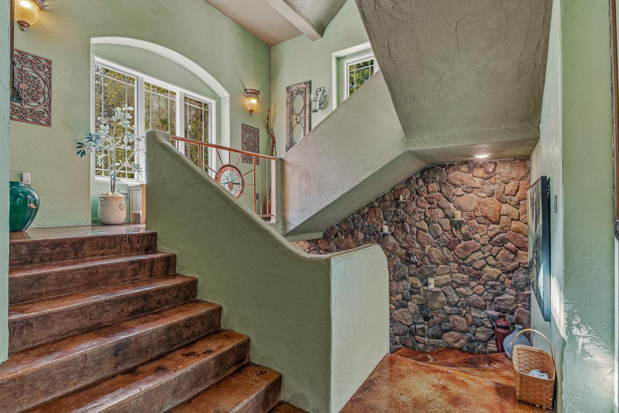 Unique 35+ Acre Private Estate - photo 9