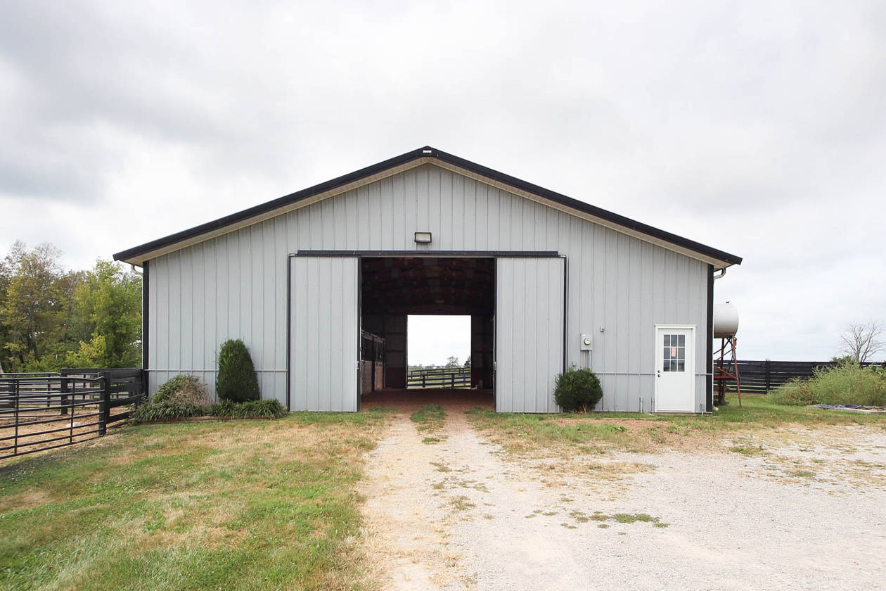 Kentucky horse property with specialized rehabilitation and breeding