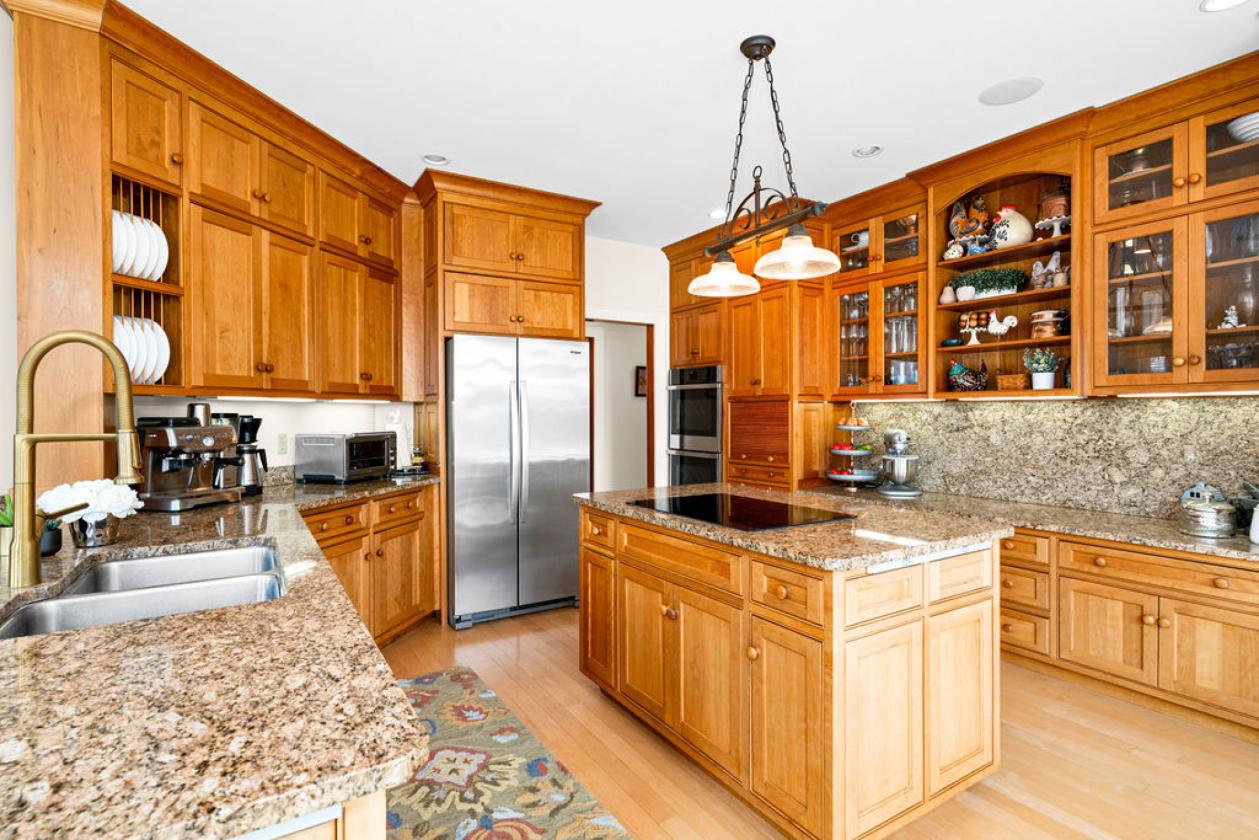 Turnkey Country Estate with Barns, Pasture & Eques - photo 20