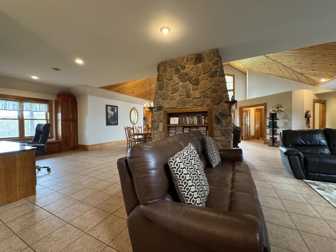 EXCEPTIONAL EQUESTRIAN ESTATE - photo 18