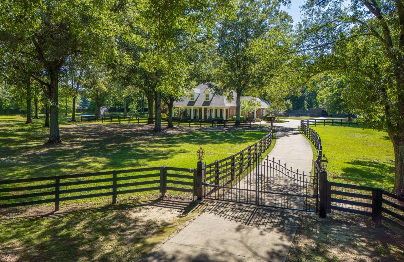 Equestrian Paradise - 5 Acres • Barn • Cross Fenced - photo 1