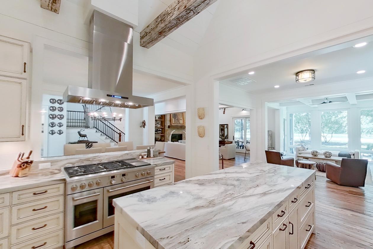 ONE-OF-A-KIND HOME IN EQUESTRIAN COMMUNITY - photo 8