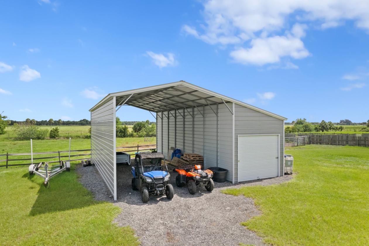 8 STALLS  •  8+ ACRES • ARENA • TURNKEY HOME - photo 9